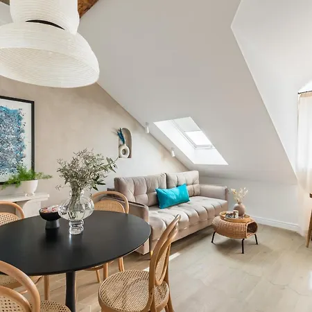 Old Town Experience, Sea View, Center&beach, 2bthr Apartament